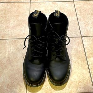 Mens Dr.martens “airwair” boot size 10